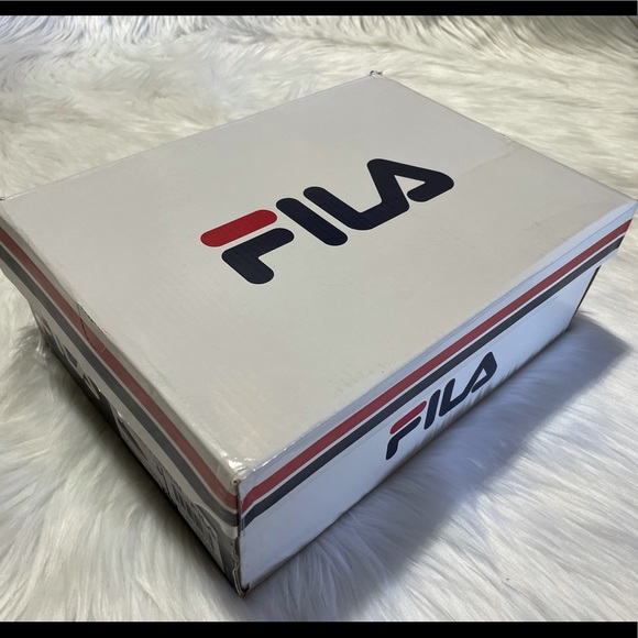 NEW Fila Big Kids Multilogo Premium Casual Sneakers - Picture 7 of 8